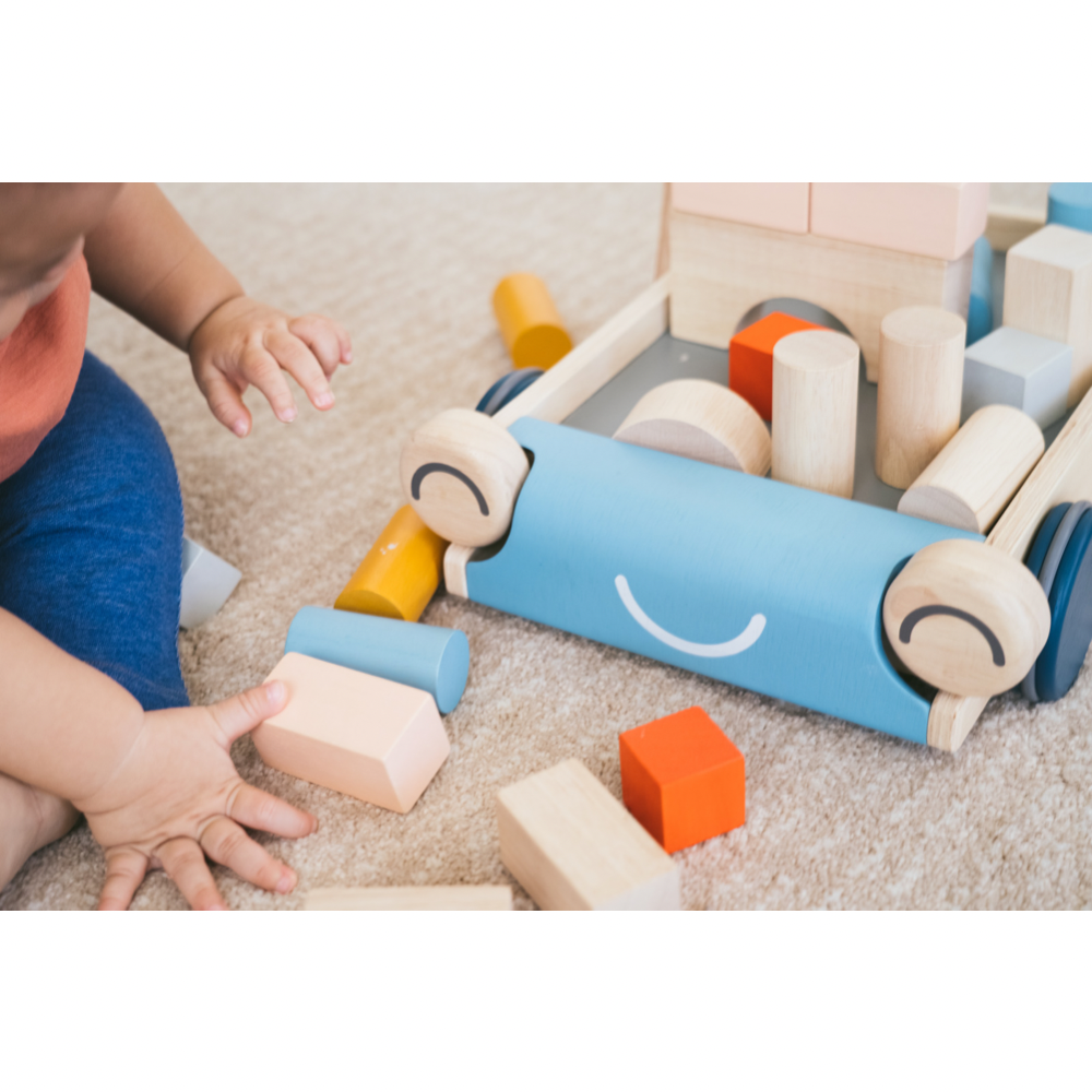 Plan Toys houten loopwagen auto met bouwblokken
